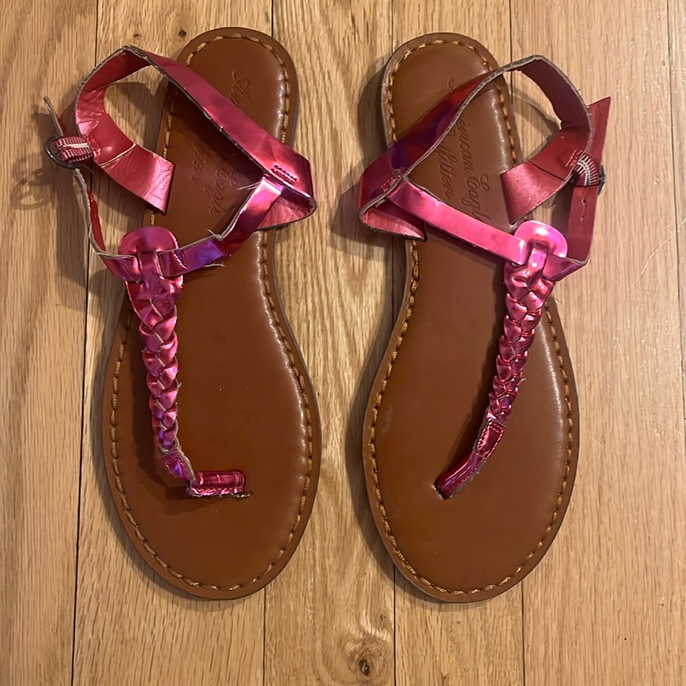 American Eagle size 8 metallic pink thong sandal